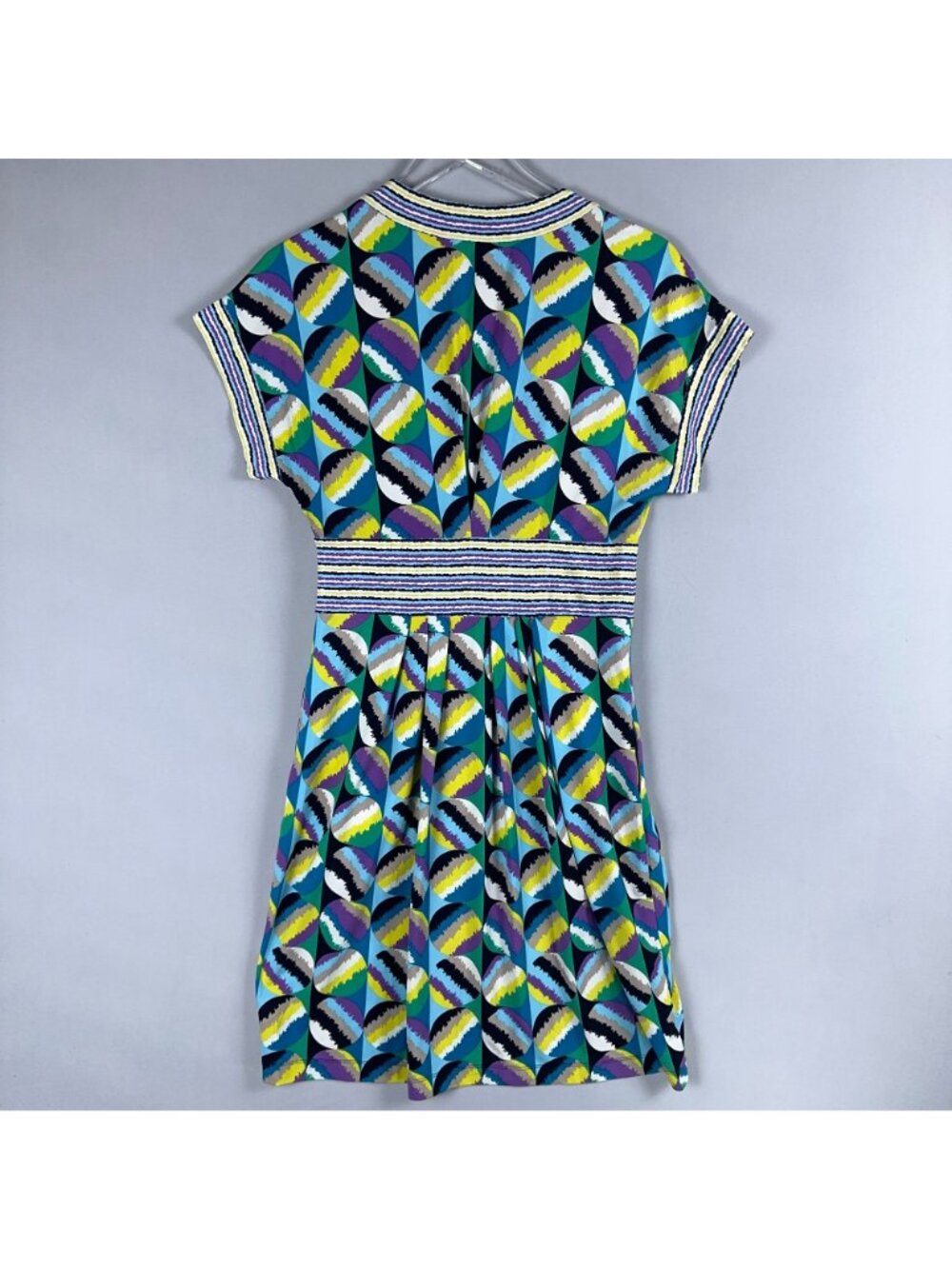 BCBGMAXAZRIA Dress Size Medium Multicolored Geometric Print Short Sleeve V-Neck - Picture 3 of 9